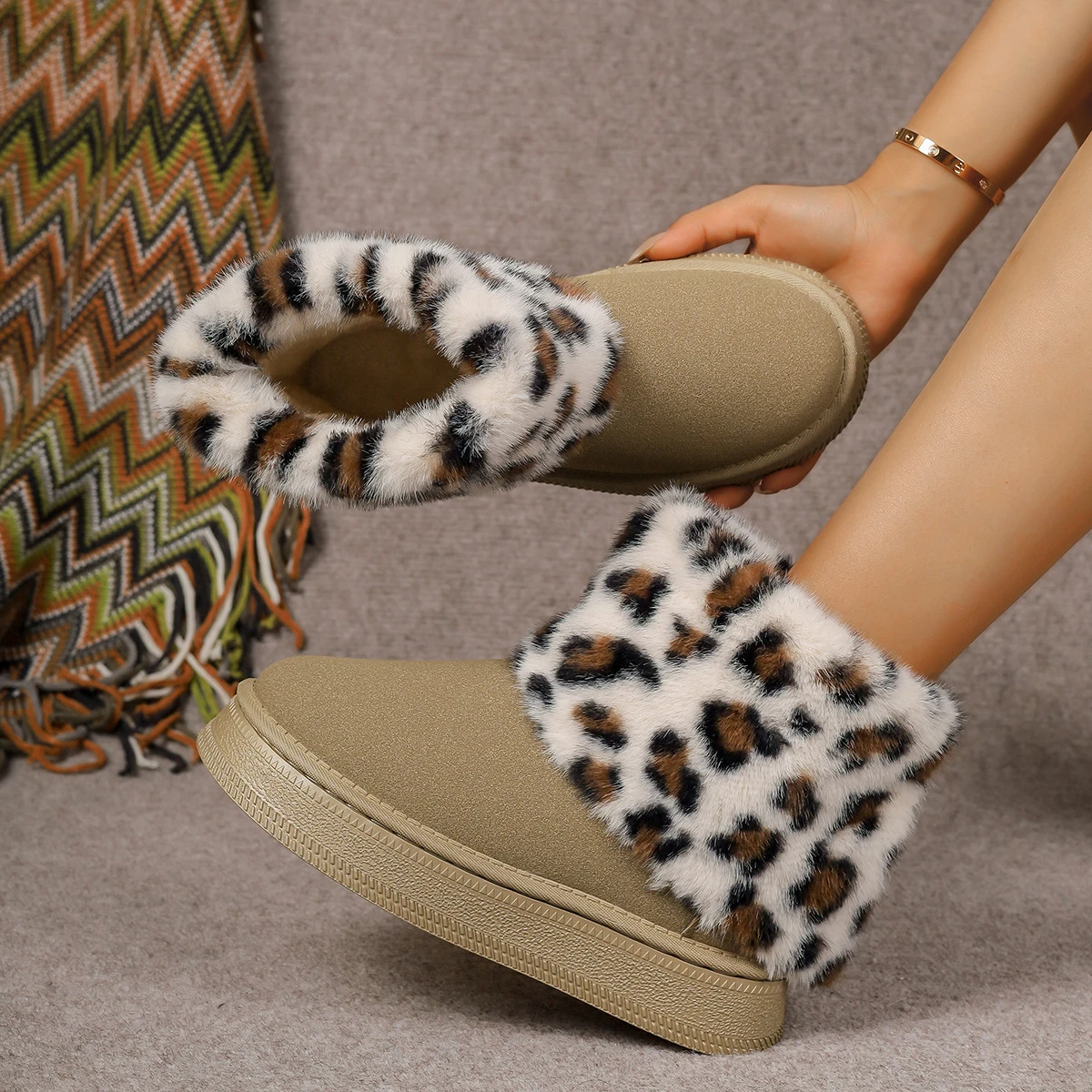 2024 gros épais Goth mode fourrure neige bottes daim en peluche chaud à semelles épaisses plate-forme bottines pour femmes hiver